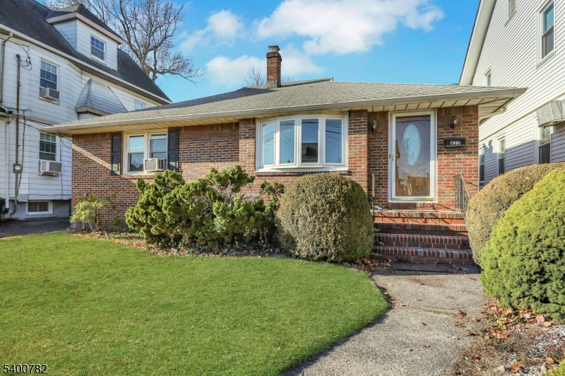 835 Chestnut St Property Photo 1