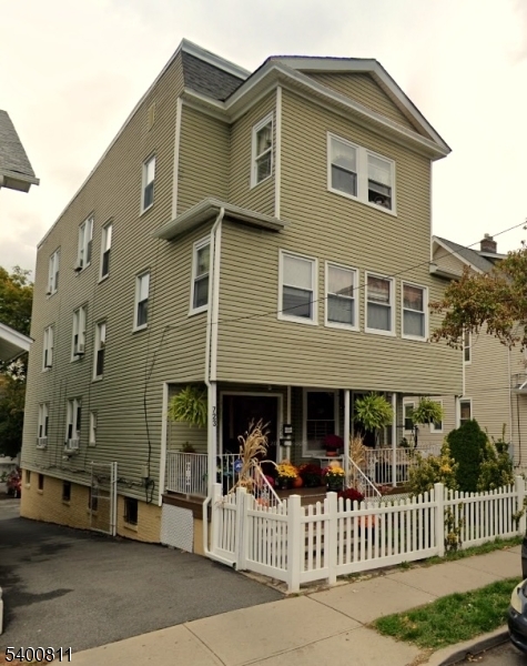 723 Stuyvesant Ave Property Photo 1
