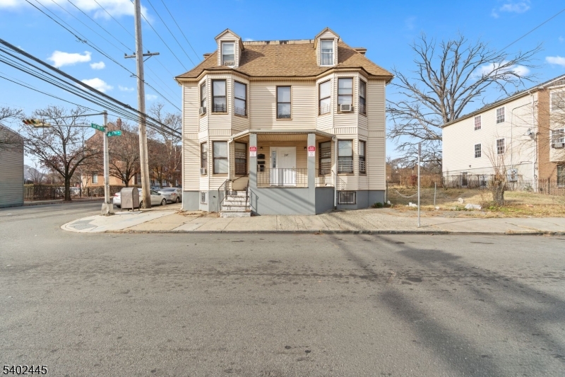 297 S 7th St Property Photo 1