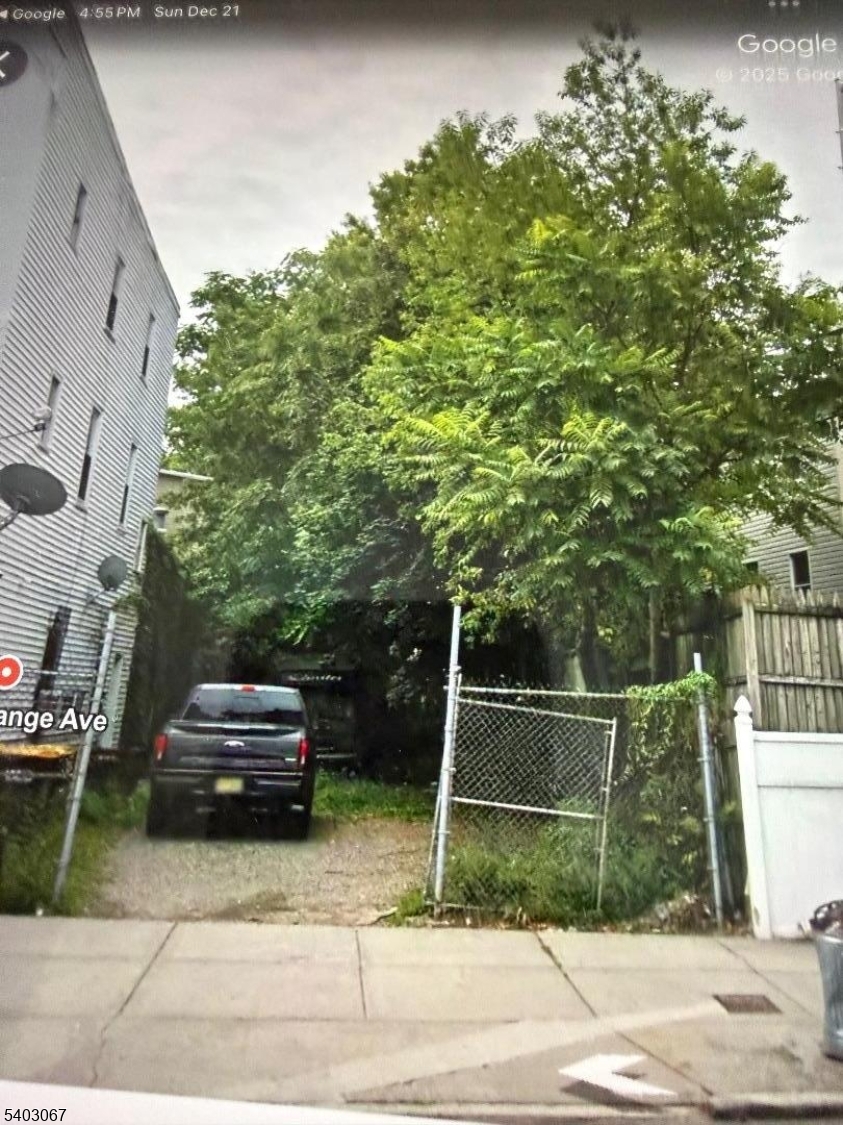 SO Orange Ave Property Photo 1