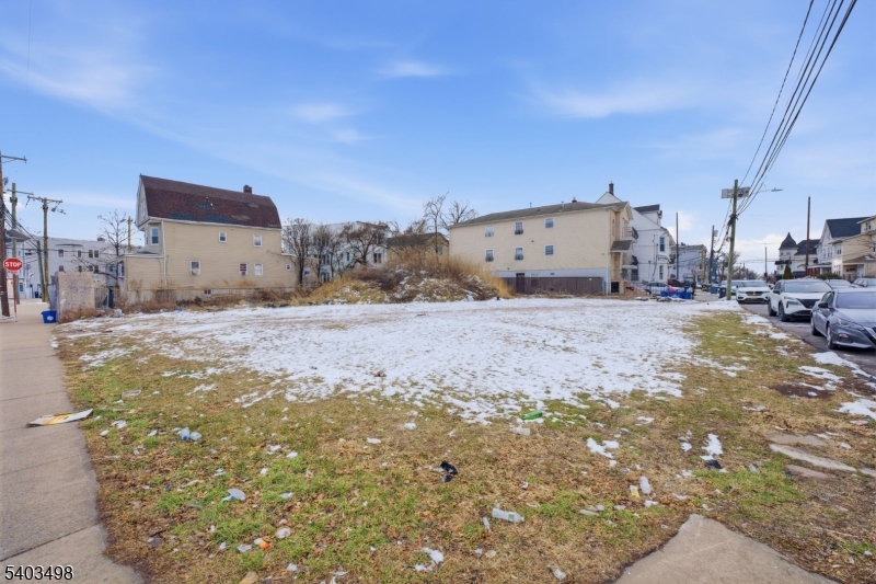 516 Hawthorne Ave Property Photo 1