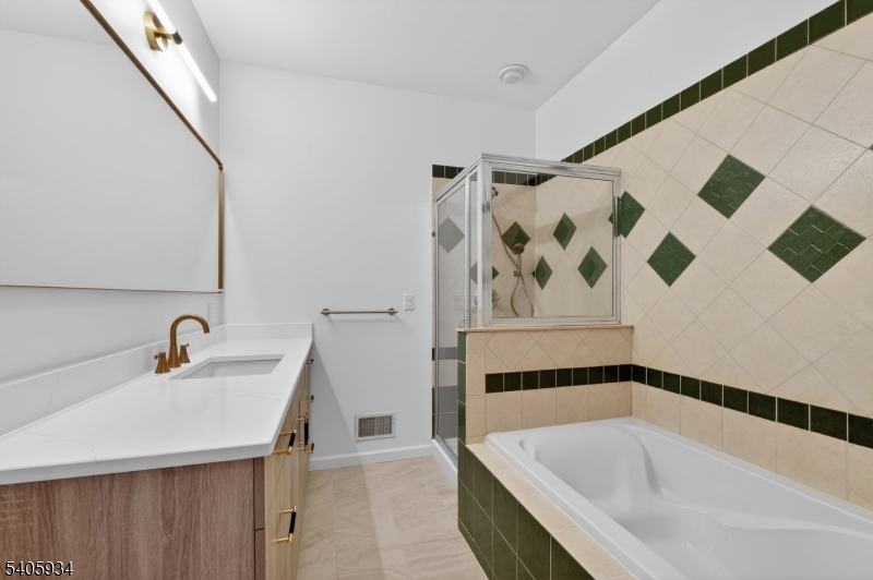 8 Maple Cres Unit 12 Property Photo 12