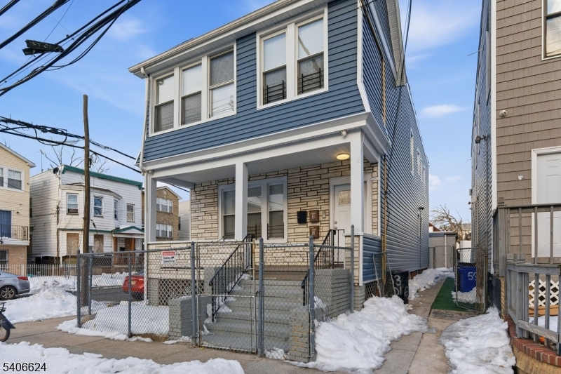 53 Aldine St Property Photo 1