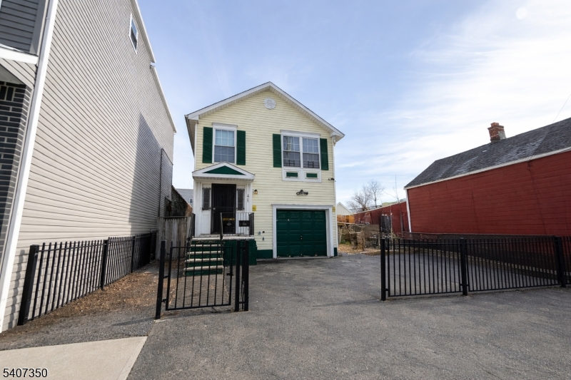 48 Holland St Property Photo 1
