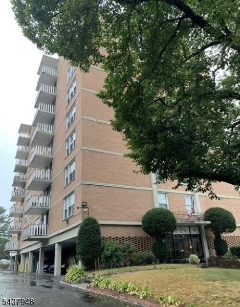 704 N Broad St 2E E Property Photo 1