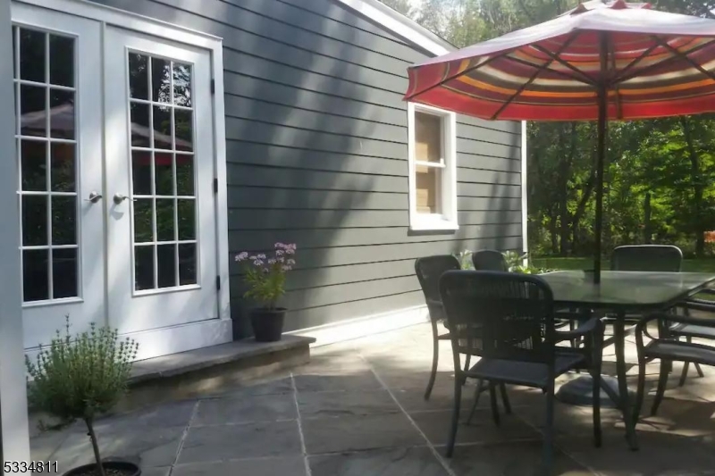 33 Meadowview Rd Property Photo 1