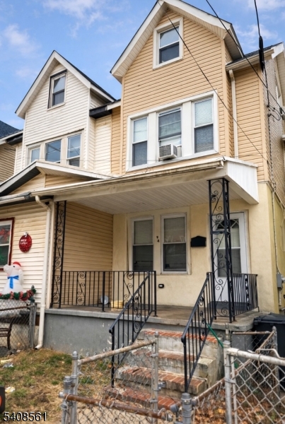 94 Race St Property Photo 1