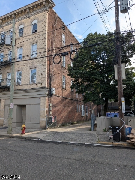 139 9Th St Property Photo 1