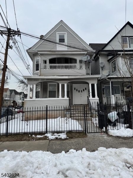 261 Park Avenue Property Photo 1