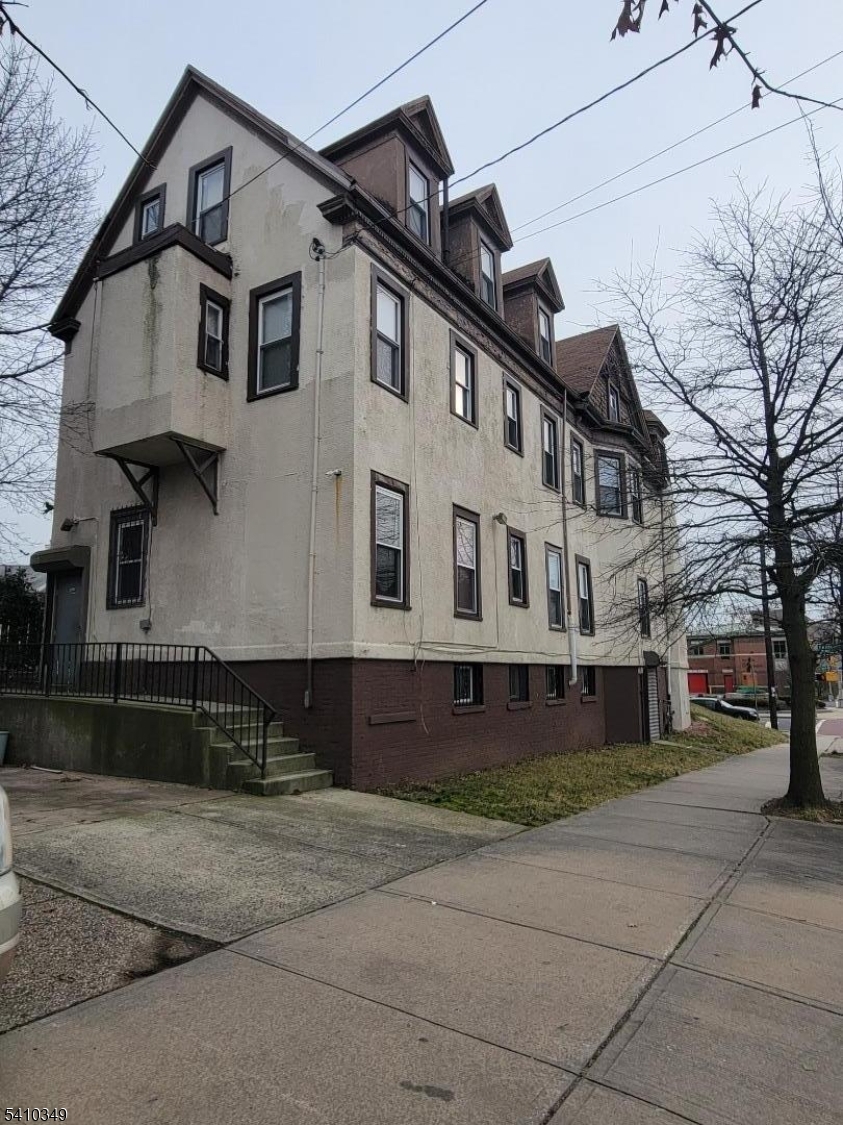 9 Madison Ave Property Photo 1