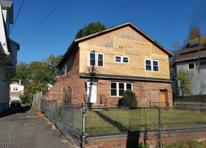 1406 Maple Ave Property Photo 1