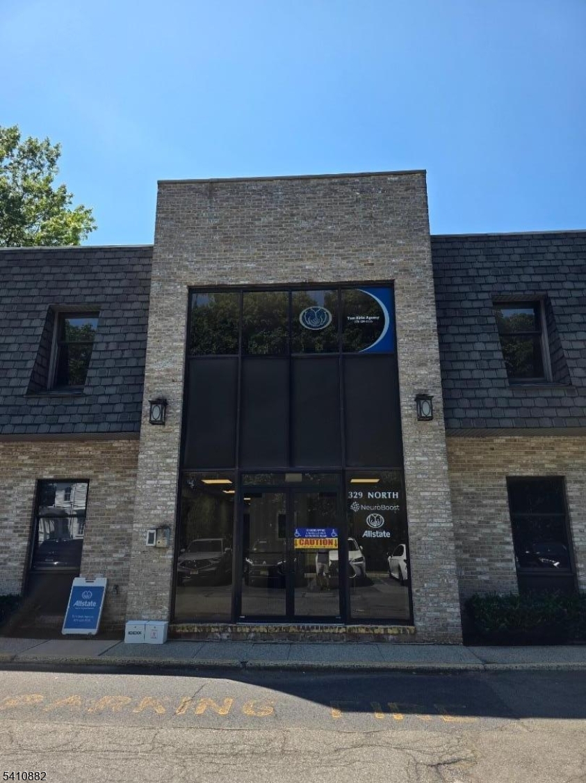 329 Belleville Ave Property Photo 6
