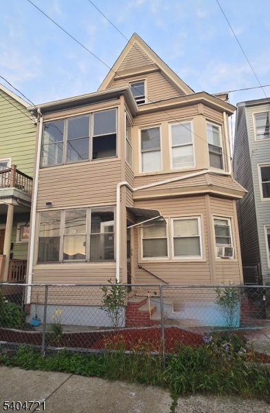 24 Doremus St Property Photo 1