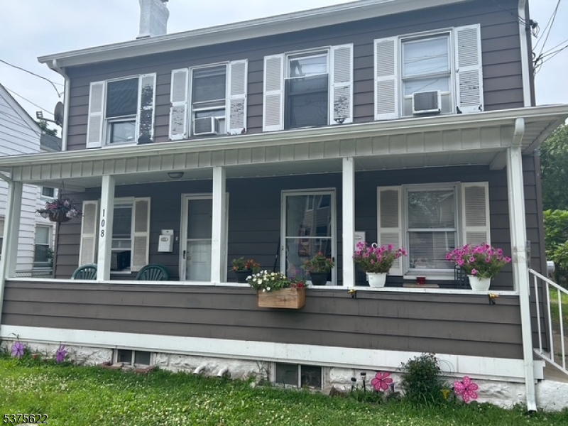 106 W Somerset St Property Photo 1