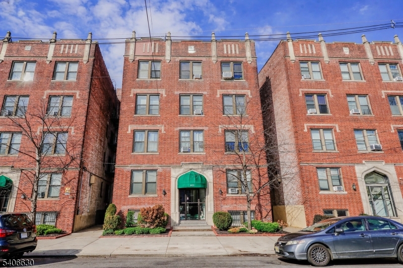 803 Avenue A B1