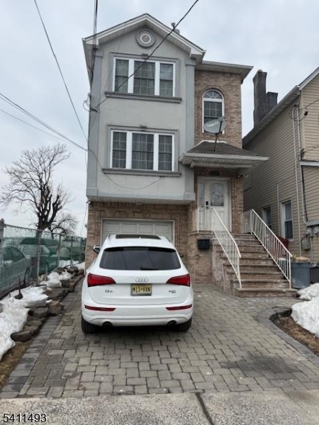 949 Olive St Property Photo 1