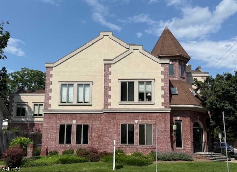 699 Washington St Property Photo 1