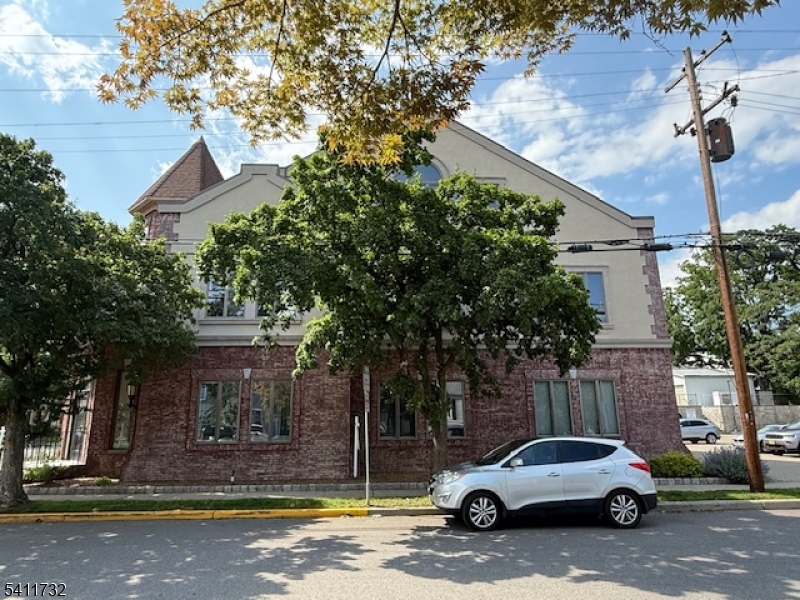 699 Washington St Property Photo 4