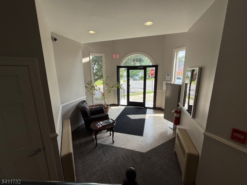 699 Washington St Property Photo 5