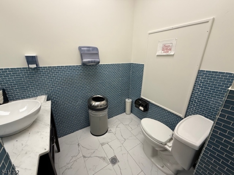 699 Washington St Property Photo 9