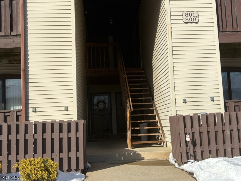 802 Lindsey Ct Property Photo 1