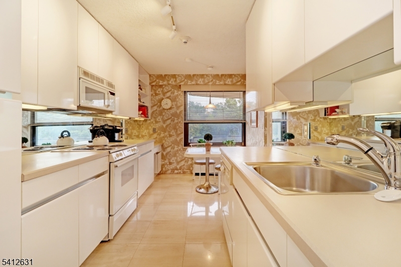 2 Claridge Dr. 2hw Property Photo 3