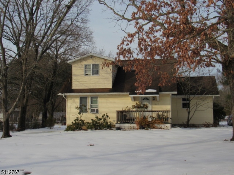 1734 Almond Rd