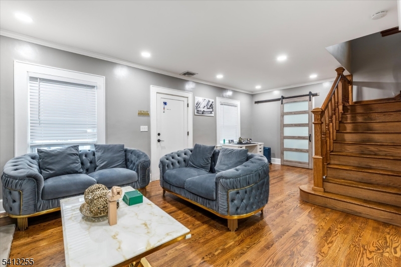9 Wayne Pl Property Photo 4