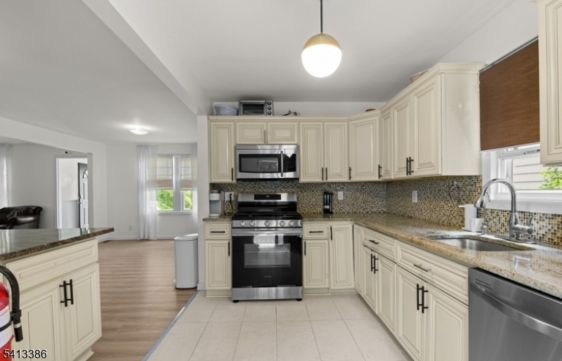 17 Alvin Ter Property Photo 5