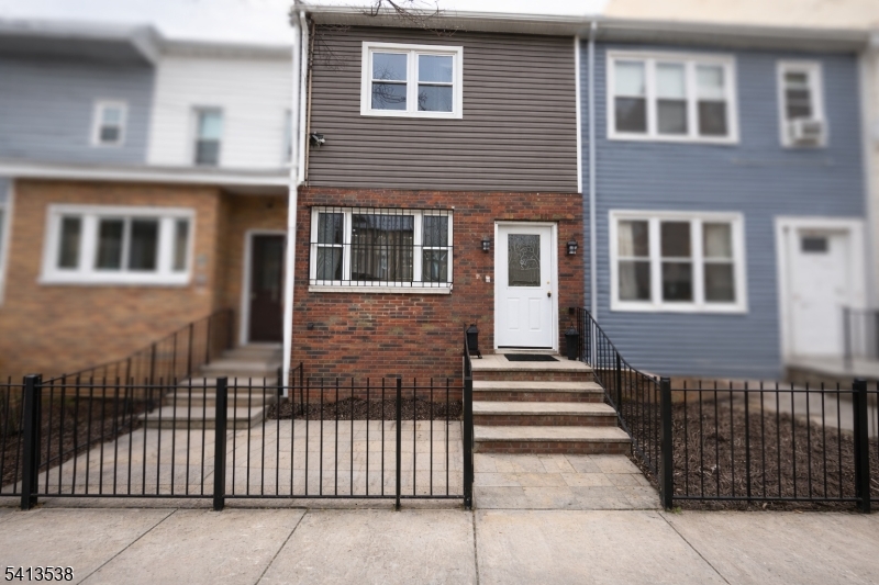 161 19Th St Property Photo 1