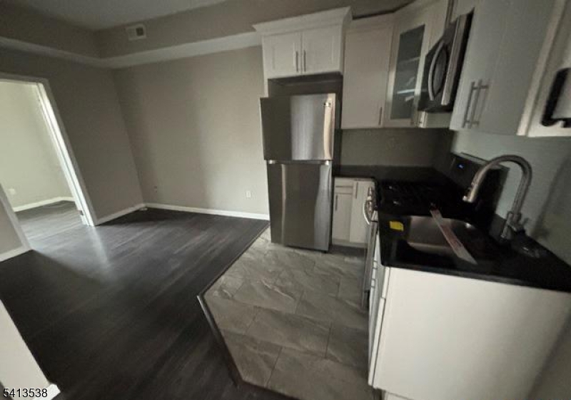 161 19th St Property Photo 2