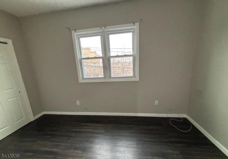 161 19th St Property Photo 5