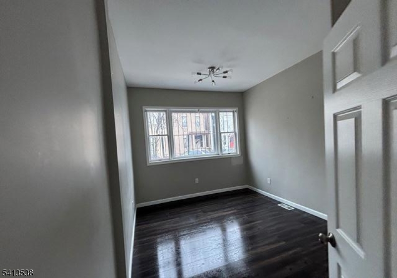 161 19th St Property Photo 7