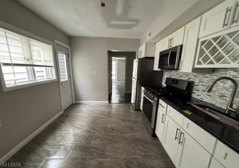 161 19th St Property Photo 9