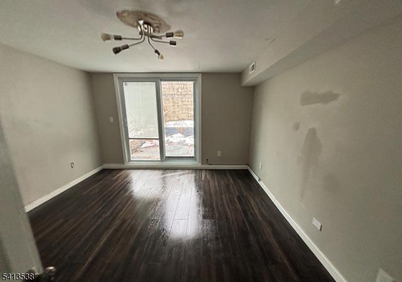 161 19th St Property Photo 10