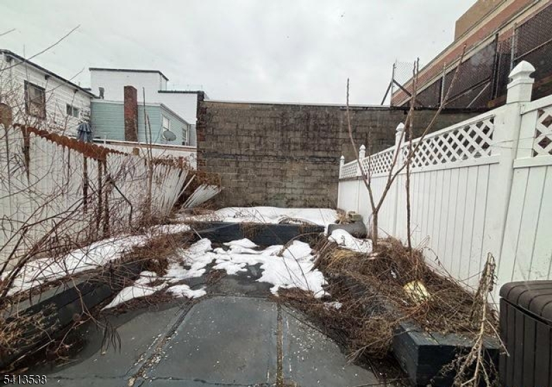 161 19th St Property Photo 11