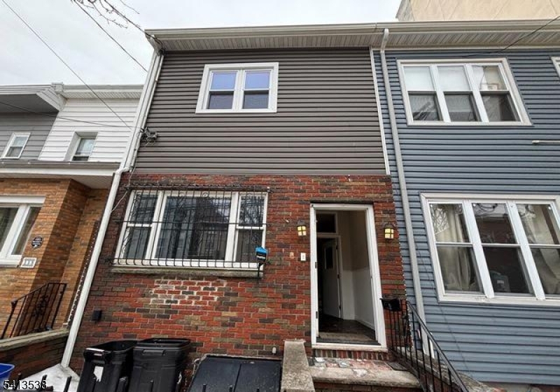 161 19th St Property Photo 12