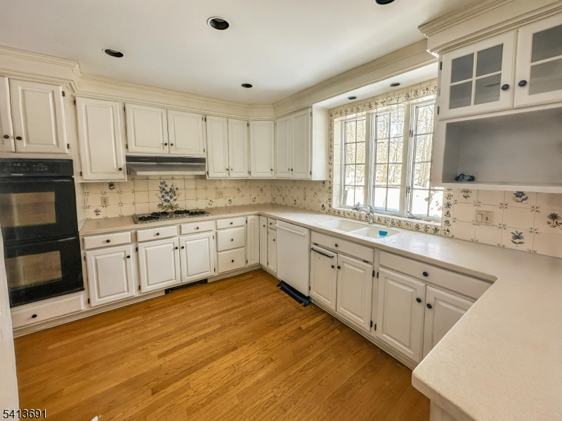 112 Oxford Pl Property Photo 4