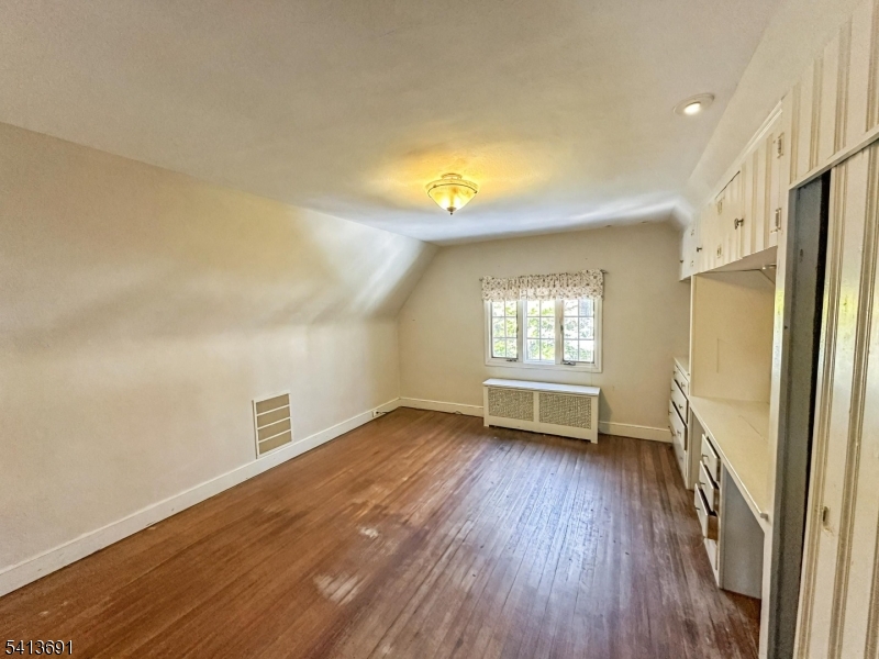 112 Oxford Pl Property Photo 8