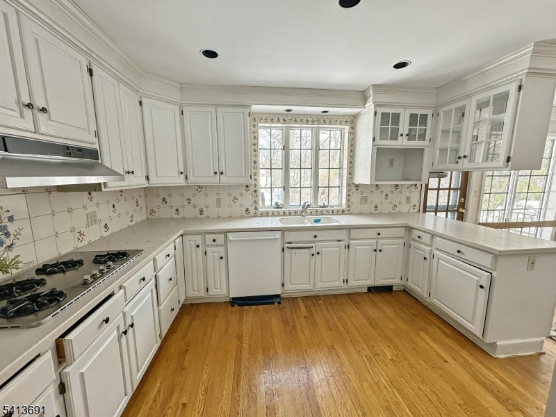 112 Oxford Pl Property Photo 9