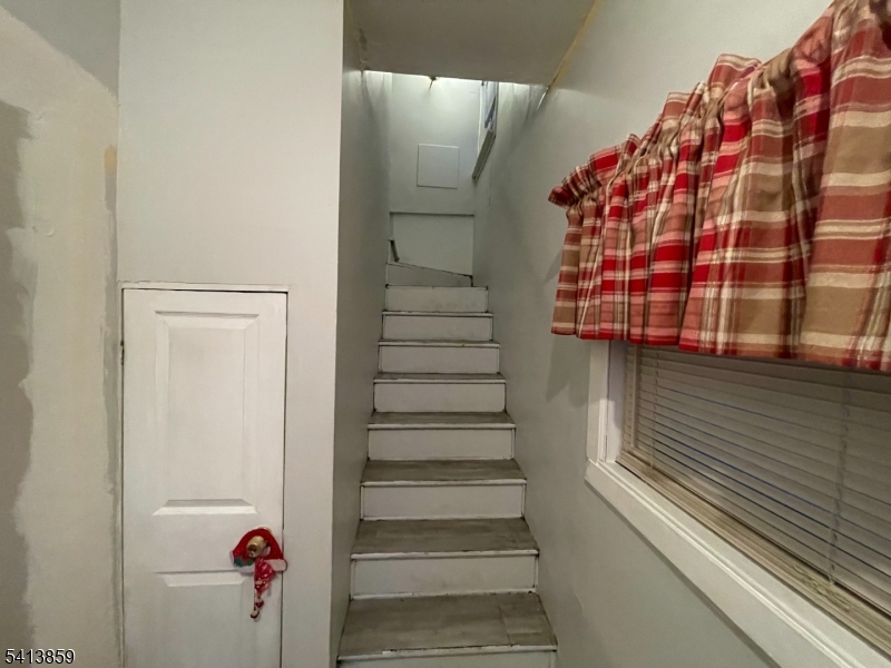 25 Ward St Property Photo 9