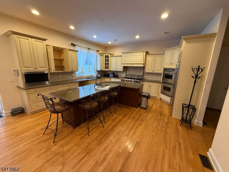 6 Trout Brook Ct Property Photo 5