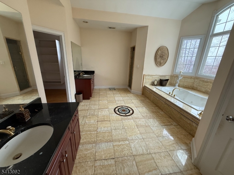 6 Trout Brook Ct Property Photo 11