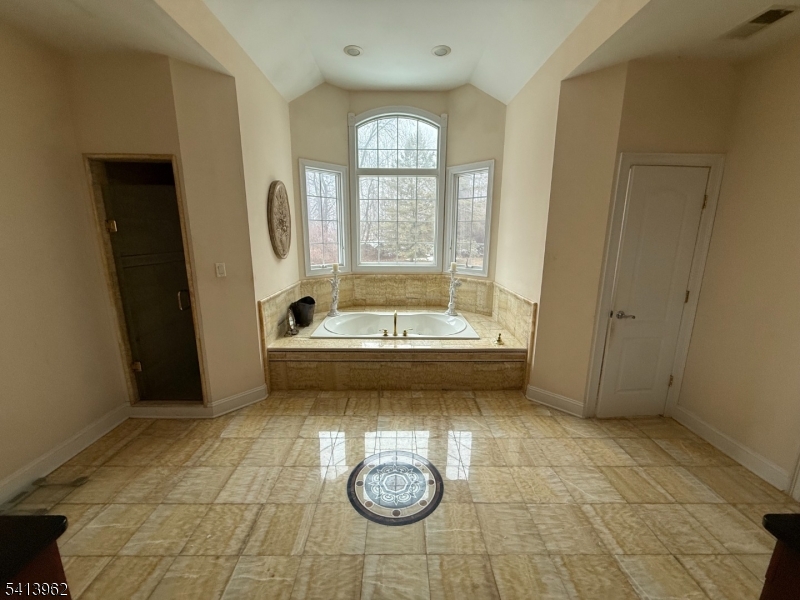 6 Trout Brook Ct Property Photo 12