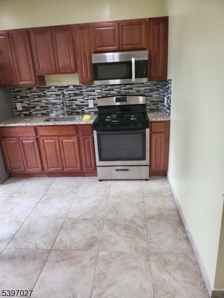 1371 Clinton Ave Property Photo 14