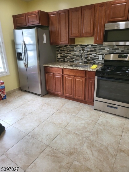 1371 Clinton Ave Property Photo 15