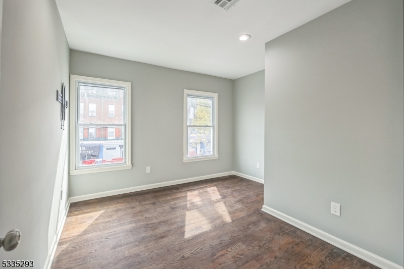 541 Union Ave Property Photo 15