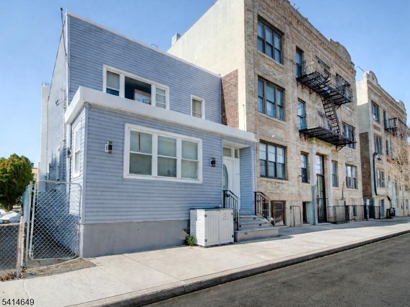 6011 Van Buren Pl Property Photo 1