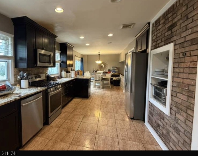 12 Drapkin Ave Property Photo 3