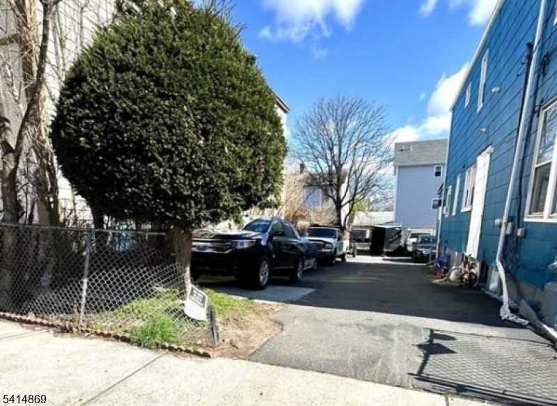 Hammond Ave Property Photo 1